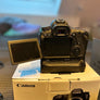 Canon EOS 6D Mark II avec de nombreux accessoires