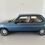 Renault 5 Alpine Turbo en bleu, à l'échelle 1/12