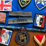 LOT INSIGNES ÉCUSSONS MILITAIRE