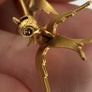 Magnifique Broche divine victorienne en or 18 carats sertie de diamants hirondelles en vol